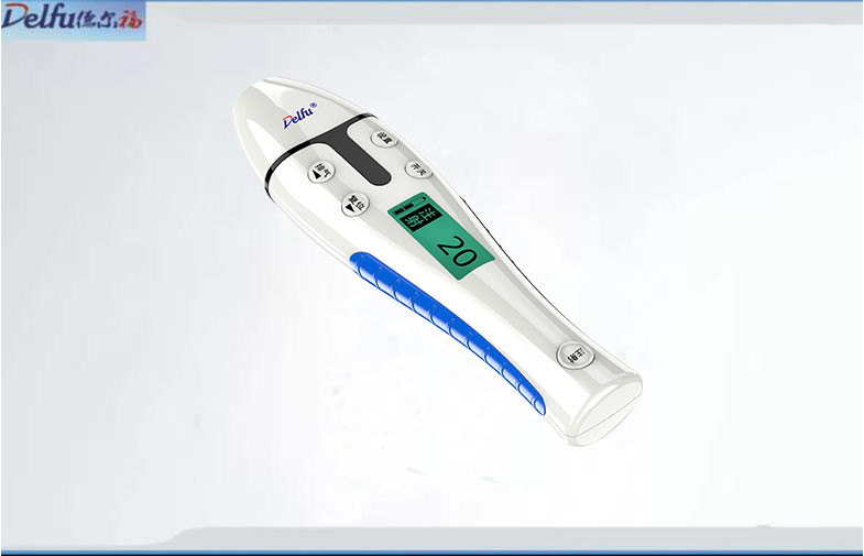 La pluma auto prellenada del inyector de la insulina diabética exhibe la dosificación restante
